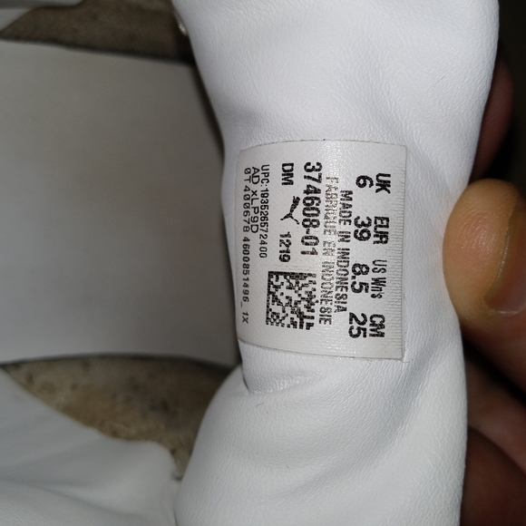 Puma - Picture 3 of 5